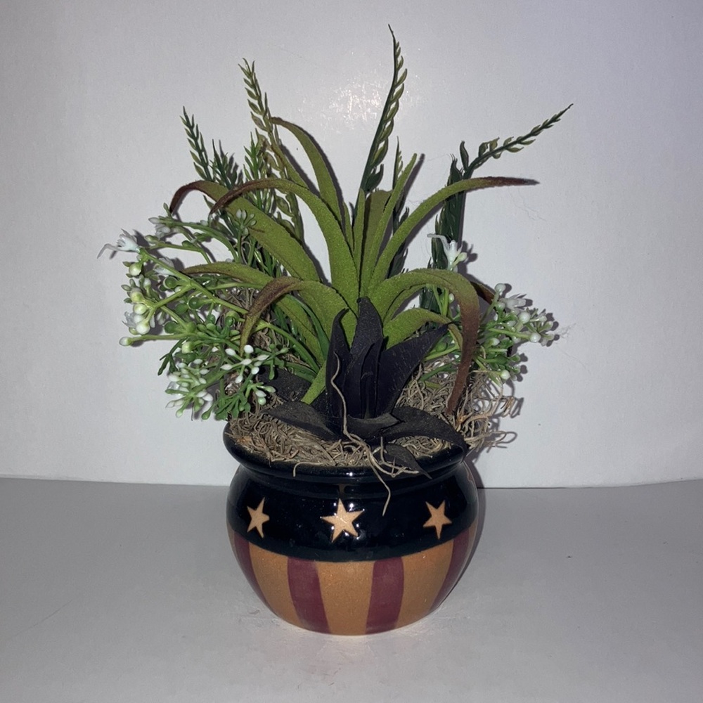 American Flag Theme‎ Planter with Faux Greenery